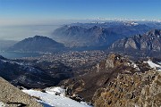 55 Lecco, i suoi laghi, i suoi monti ed oltre fin verso le Alpi col Monte Rosa
